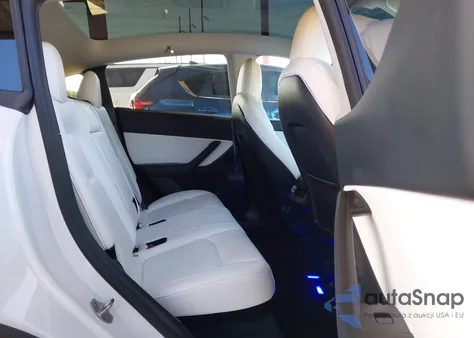 2022 Tesla Model Y Long Range Dual Motor All-Wheel Drive z USA, uszkodzony, nr VIN 7SAYGDEE4NF325837